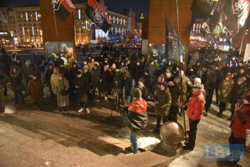 Правые радикалы в Киеве провели акцию с гробом к годовщине событий на Грушевского