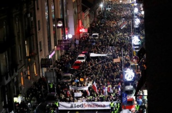 В Белграде тысячи жителей вышли на митинг против президента Вучича