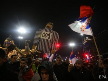 В Сербии тысячи людей вышли на акции протеста против президента Вучича