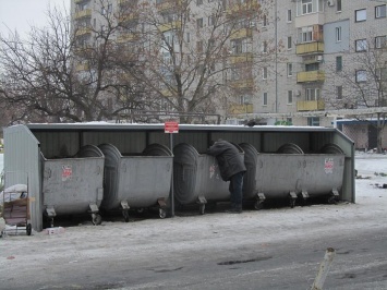 Очумевшие павлоградцы огнем уничтожили 77 уличных контейнеров для мусора, на 500 тыс. гривен