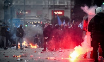 Протесты в Афинах против соглашения с Македонией: десятки пострадавших, 7 задержанных