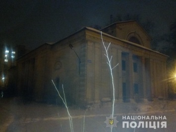 В Харькове обвалилась часть здания (фото)