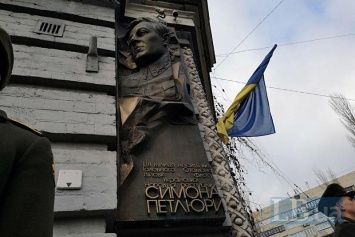 В Киеве открыли барельеф Симону Петлюре
