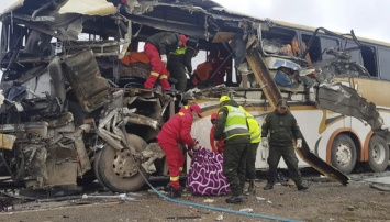 Автобус с футболистами упал в пропасть в Боливии