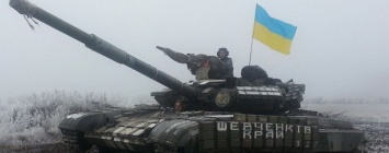 Украинское командование перебрасывает в Донбасс новые танки