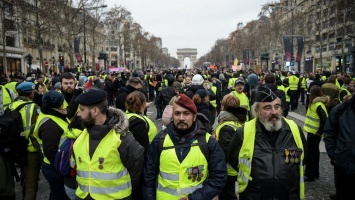 Среди регулировщиков на акции "желтых жилетов" во Франции нашли боевиков ДНР