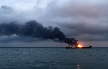 Спасатели бессильны. Пожар на танкерах в Керченском проливе будет продолжаться, пока весь газ не выгорит