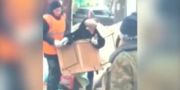 В Туле сотрудники администрации города напали на пенсионеров и украли мед
