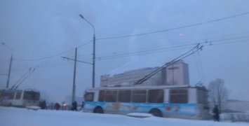 В Харькове сотни людей попали в ловушку на мосту (фото, видео)