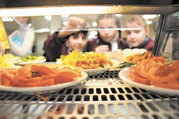 Школьников Киева будут кормить по рецептам известного повара