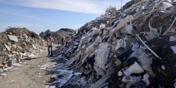 Общественники пытаются заставить предприятие на Дарсане убрать свалку со своей территории