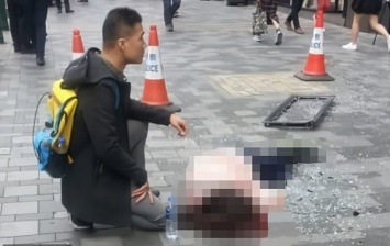В Гонконге молодую туристку убило оконной рамой, упавшей с фешенебельного отеля