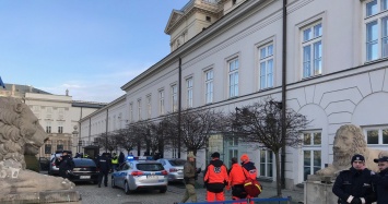 Мужчина врезался в ограду президентского дворца в Варшаве