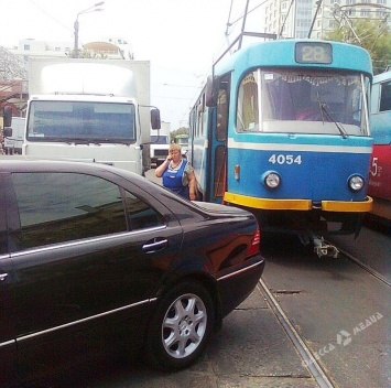 В Одесском горсовете назвали автомобилистов причиной задержек трамваев и троллейбусов