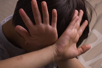 Неадекватная мать жестоко избила ребенка на глазах у людей: «ведет блог о воспитании»