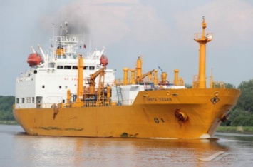 Сгоревшему в Керченском проливе танкеру запретили входить в российский порт из-за санкций США
