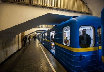 Страшное ЧП в киевском метро: поезда остановились из-за несчастного случая
