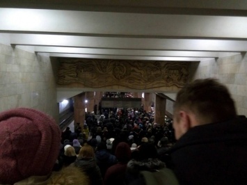 В чем причина: в харьковском метро в час пик задерживались поезда
