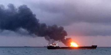 Горевшие в Черном море танкеры не смогли зайти в российский порт из-за санкций США