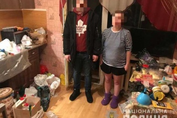 Семейный подряд: В Киеве супружеская пара изготовляла и сбывала наркотики