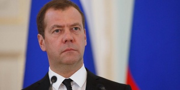 "Хватит болтать, куда мы полетим в 2030": Медведев осадил Рогозина на фоне срыва строительства "Восточного"