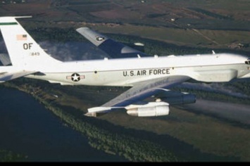 Разведывательный самолет США патрулирует побережье оккупированного Крыма