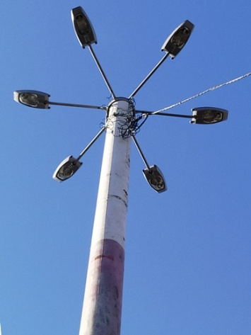 На Среднефонтанской площади в Одессе установлены современные светильники
