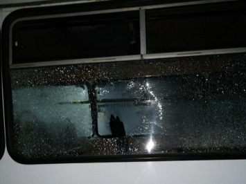 Четверо пострадавших: под Харьковом мужчина обстрелял автобус