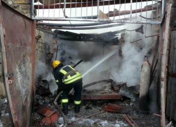 В Киевском районе Одессы потушили опасный пожар