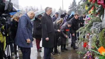Юрий Бойко и Николай Скорик в Одессе возложили цветы у Дома профсоюзов и встретились с предпринимателями