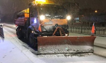 В столице чистить снег выехали 400 единицы техники, ситуация на дорогах нормализовалась