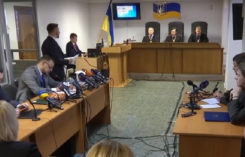 В суде Киева начали зачитывать приговор Януковичу - под усиленной охраной суд и прилегающая территория