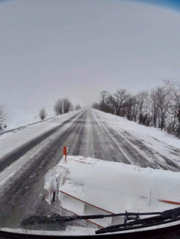 Служба автодорог предупреждает, что дороги в Николаевской области все еще мокрые
