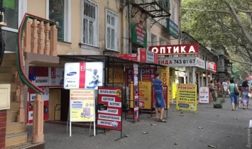 Труханов призвал бороться с аляповатыми вывесками в центре Одессы