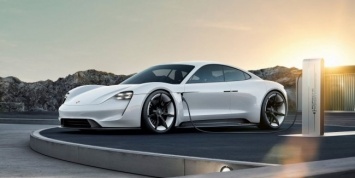 Новые подробности о серийном электрокаре Porsche Taycan