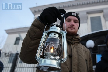 В Киеве у посольства РФ провели 31-ю акцию с требованием расследовать исчезновения крымчан