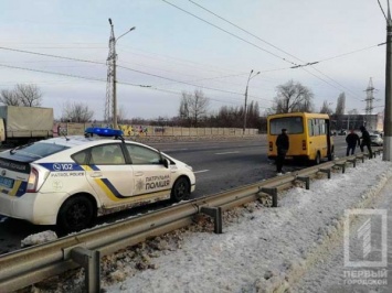 В центре Кривого Рога у маршрутки отвалилось колесо