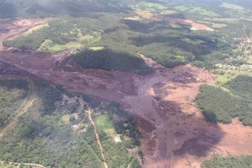 В Бразилии дамба погребла более 200 человек: фото и видео масштабной катастрофы