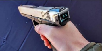 В США представили пистолет Glock, умеющий считать патроны