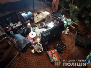 Парочка с санками опозорилась в Харьковской области