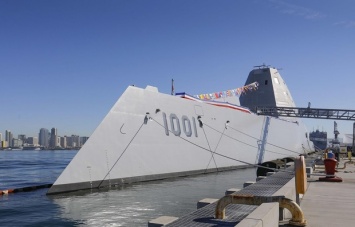 В США спустили на воду второй эсминец класса Zumwalt