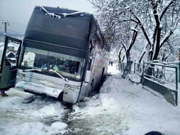 В Ивано-Франковской области произошло ДТП: автобус с пассажирами оказался в кювете