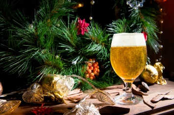 Что делать с новогодними деревьями? Мастера Амстердама варят из елок пиво