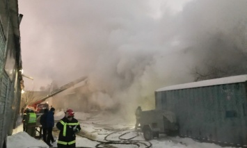 В Киеве произошел масштабный пожар на радиозаводе