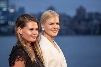 В сети обсуждают сходство Николь Кидман и ее племянницы на премьере фильма "Время возмездия" в Сиднее