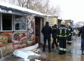 В Ровно взорвался киоск с шаурмой, есть пострадавшие (фото)