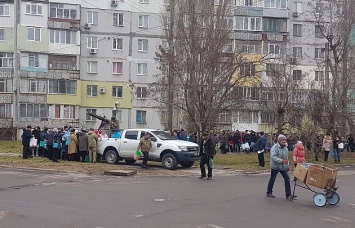 В «обезвоженные» микрорайоны города организован подвоз воды