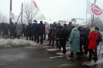 Жители села под Киевом перекрыли черниговскую трассу
