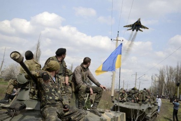 Бойцы ВСУ обнаружили засаду противника на Донбассе, фото трофеев