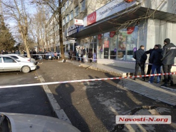 Возле Ленинского суда в Николаеве застрелили мужа с женой
